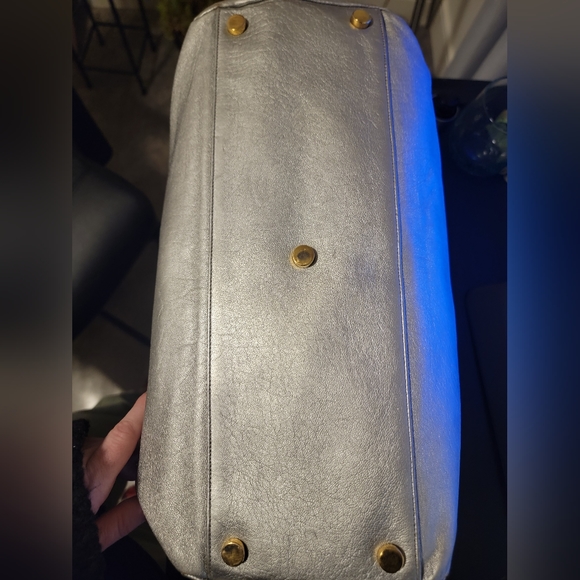 Authentic Yves Saint Laurent Silver Leather Reversible Shopper Tote Bag - Picture 5 of 8